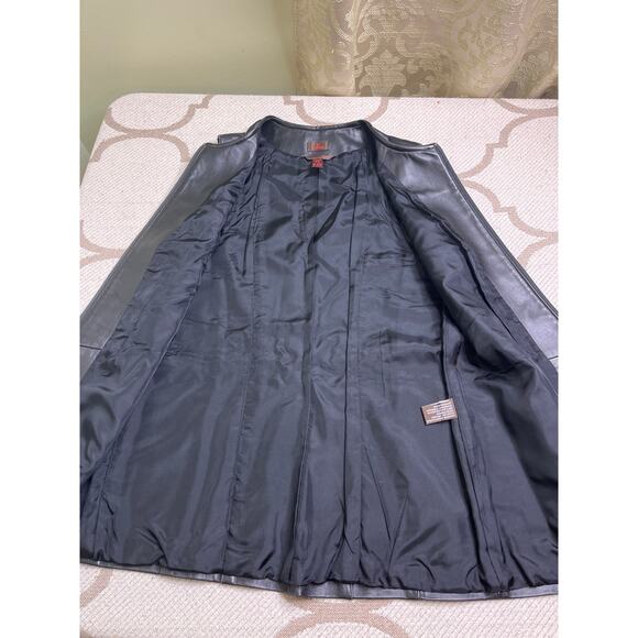 Vintage Danier Italian Soft Leather zip up vest, size medium, made in Canada - Picture 8 of 13